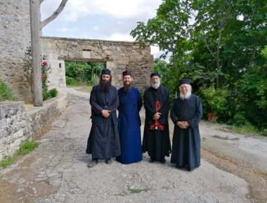 Ο Άνθιμος Ανανιάδης σοκάρει τις θαυμάστριες - Έγινε μοναχός στο Άγιο Όρος (φωτο)